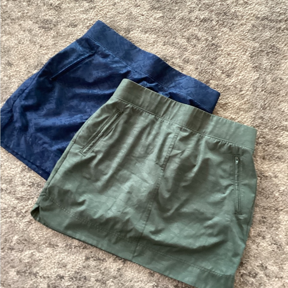 Set of 2 Orvis Travel Skorts - size M - Olive and Blue - EUC